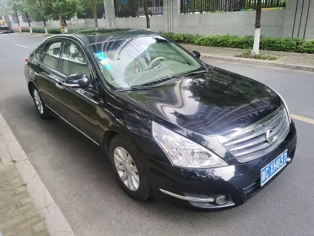 NISSAN TEANA 2010