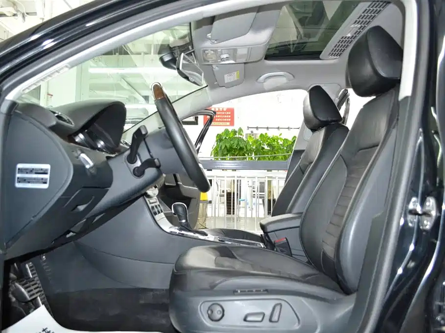 VOLKSWAGEN MAGOTAN 2014