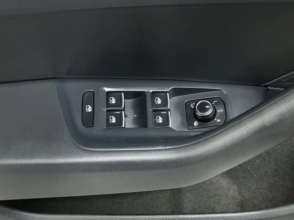 VOLKSWAGEN MAGOTAN 2020