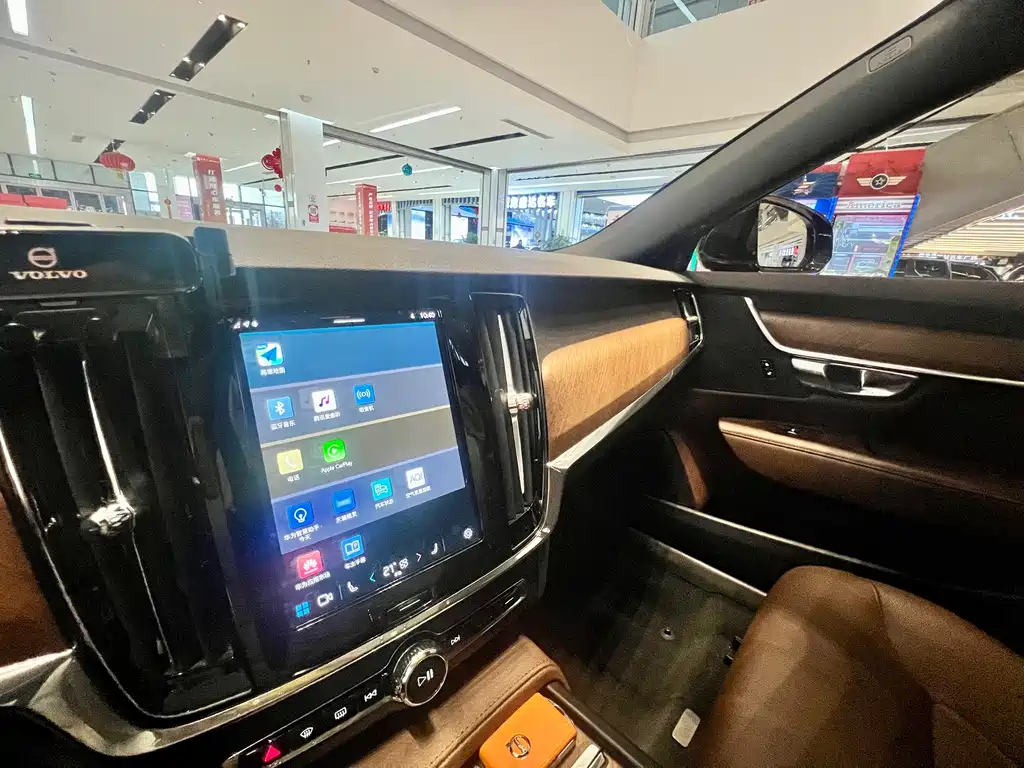 VOLVO S90 2022