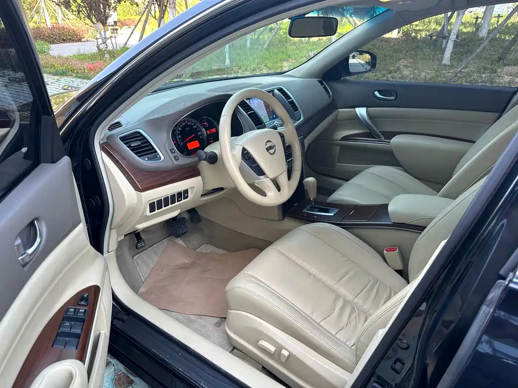 NISSAN TEANA 2010