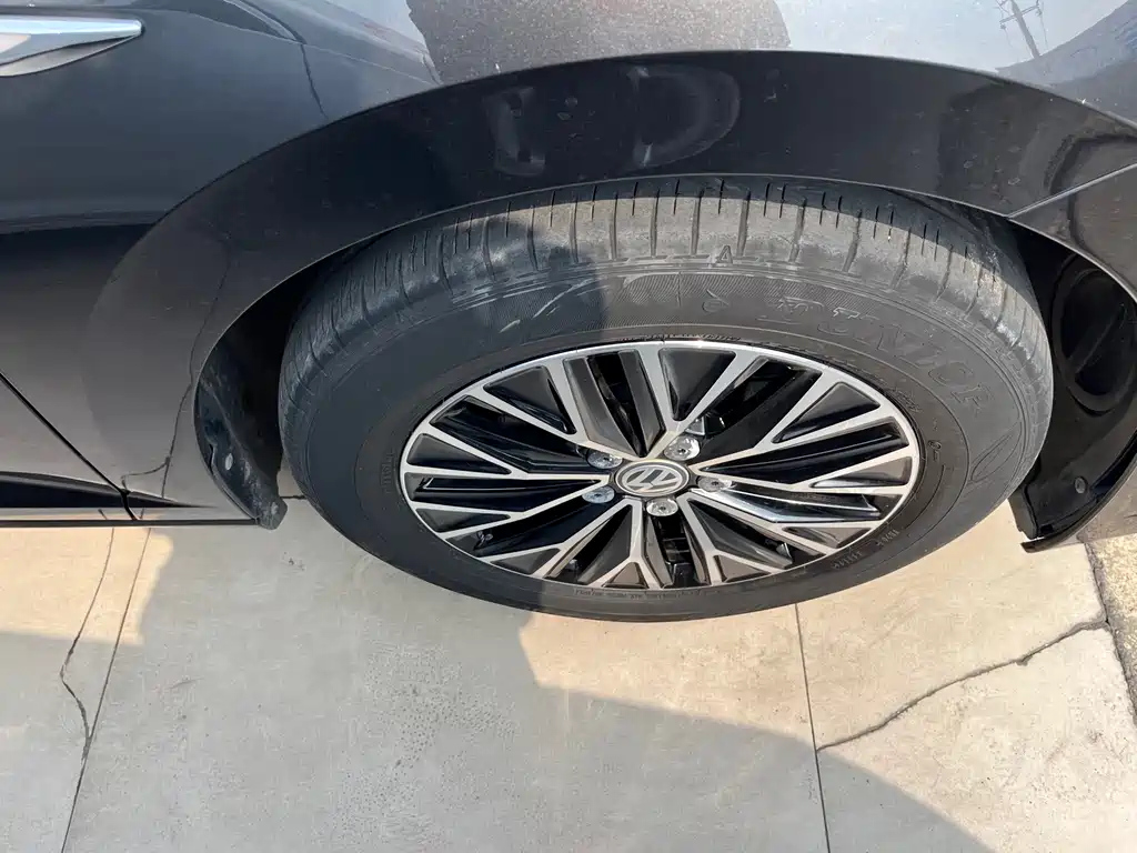 VOLKSWAGEN SAGITAR 2020