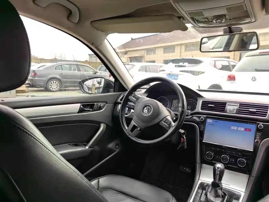 VOLKSWAGEN PASSAT 2014