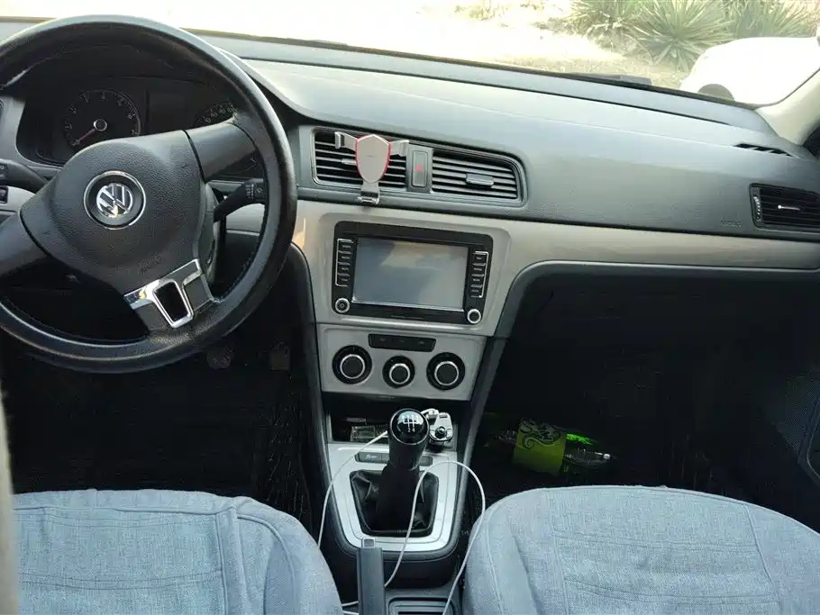 VOLKSWAGEN LAVIDA 2016