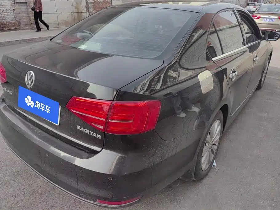 VOLKSWAGEN SAGITAR 2015