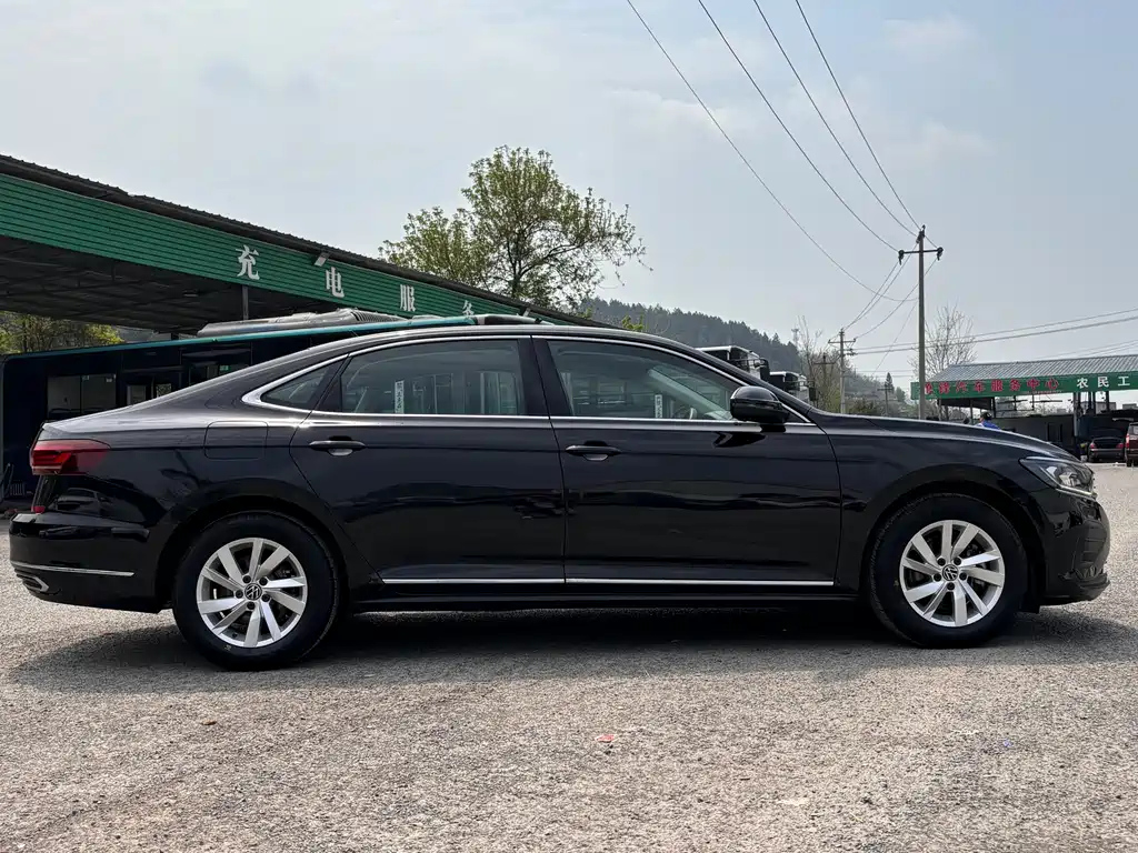 VOLKSWAGEN PASSAT 2022
