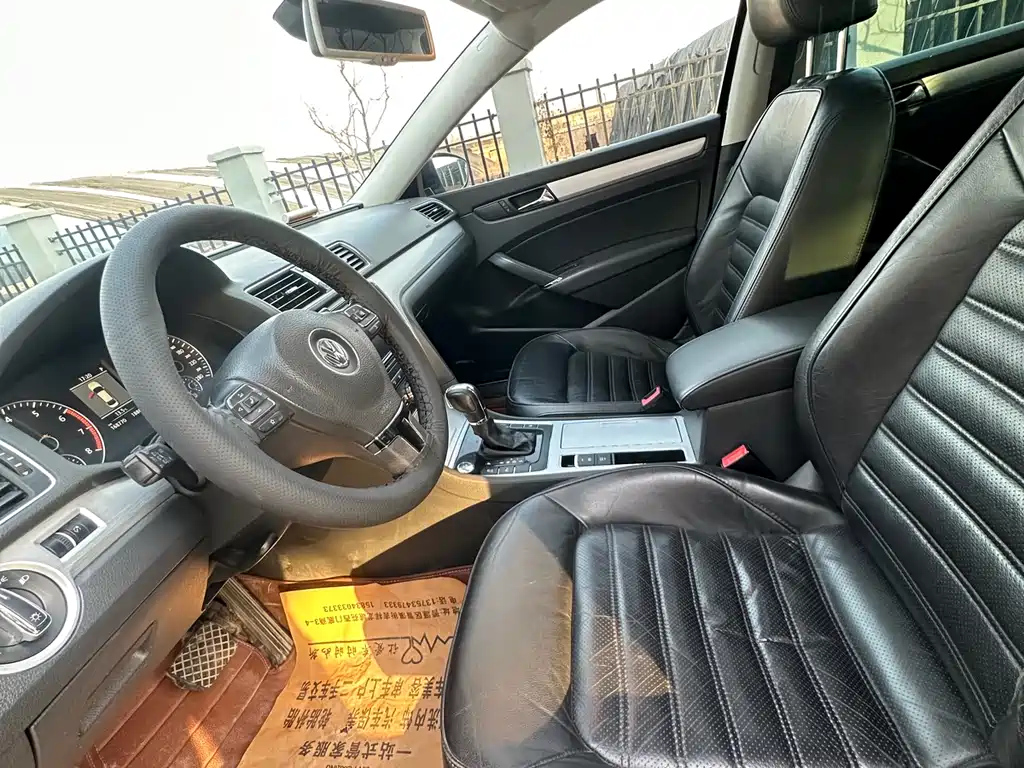 VOLKSWAGEN PASSAT 2014