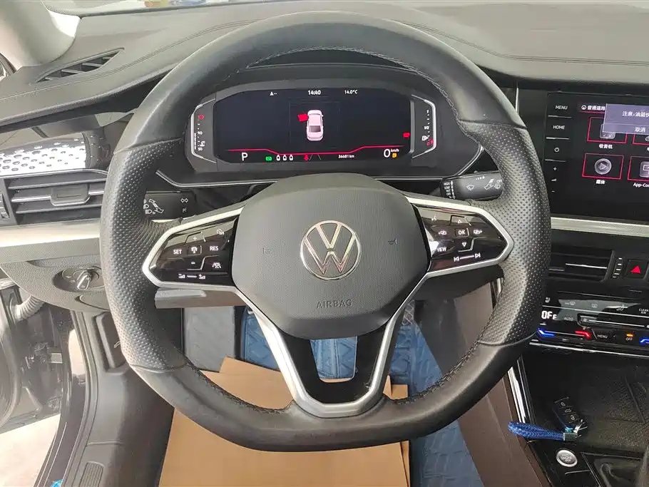 VOLKSWAGEN PASSAT 2022