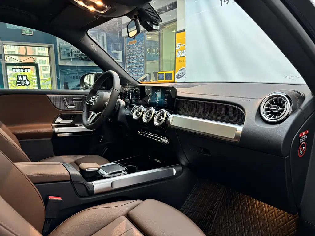 MERCEDES BENZ GLB 2023