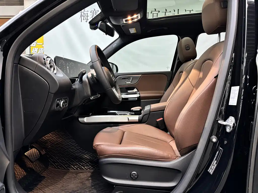 MERCEDES BENZ GLB 2023