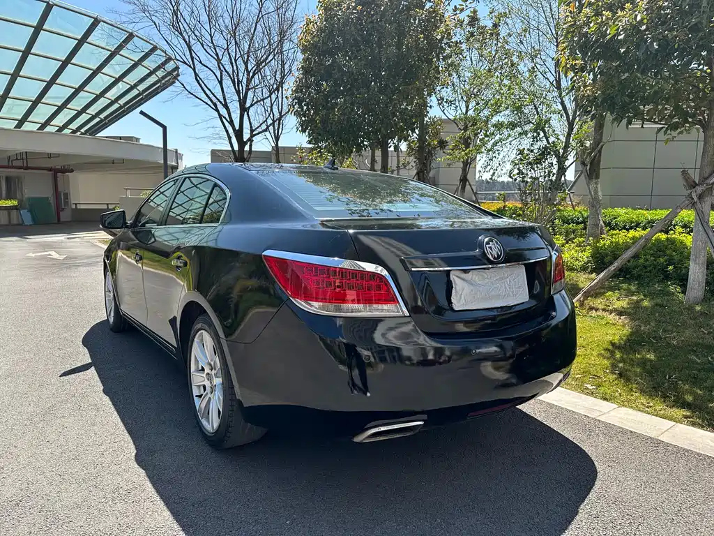 BUICK LACROSSE 2010
