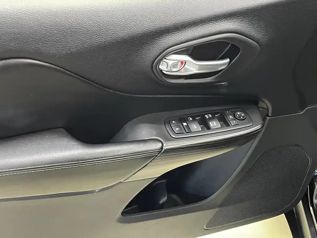 JEEP CHEROKEE 2018