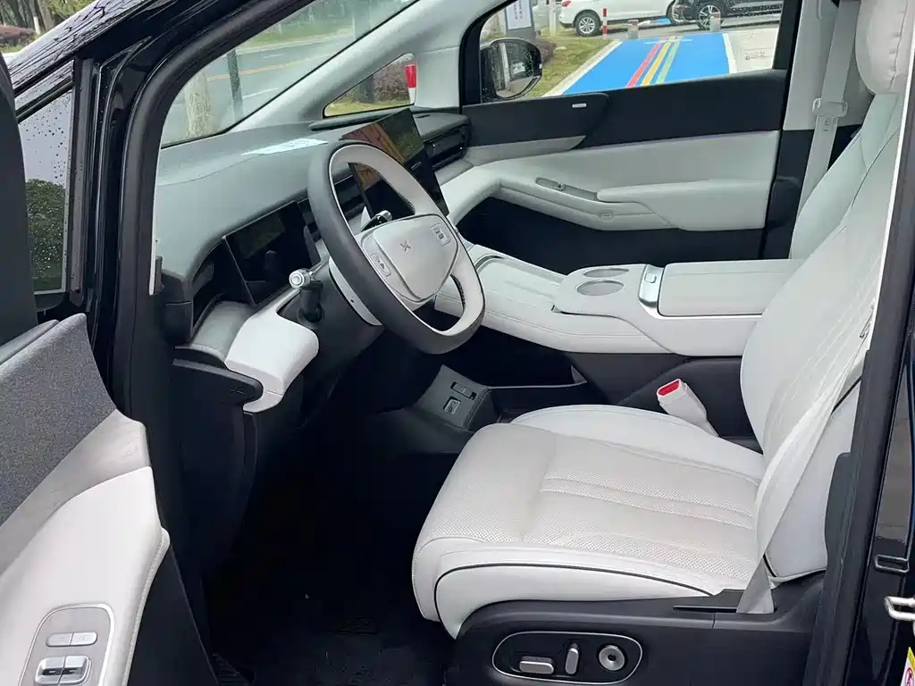 XPENG MOTORS X9 2024