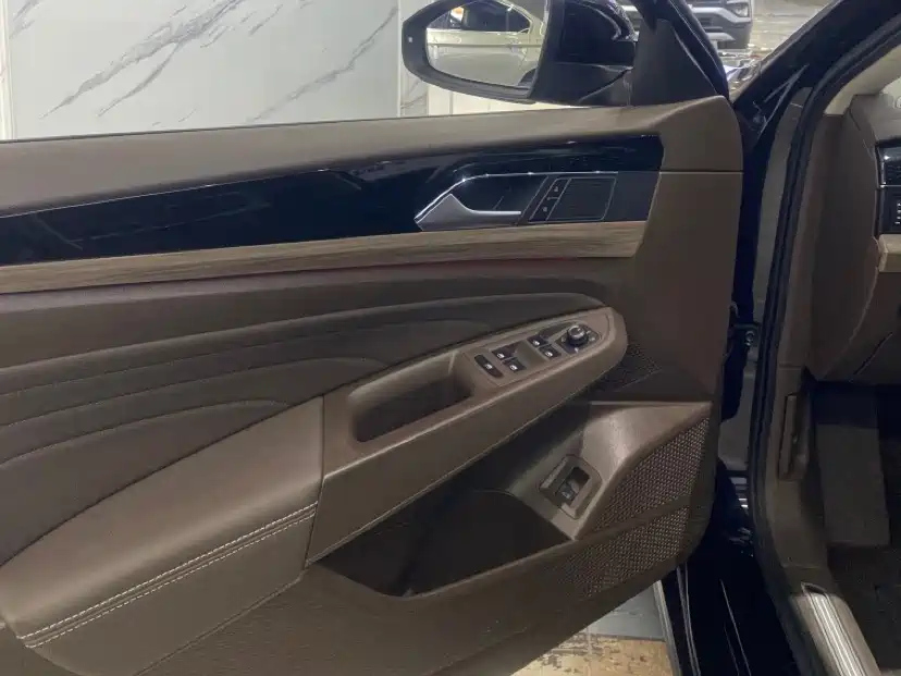 VOLKSWAGEN PASSAT 2020