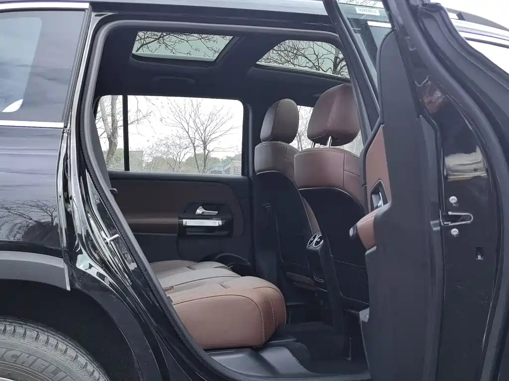 MERCEDES BENZ GLB 2024