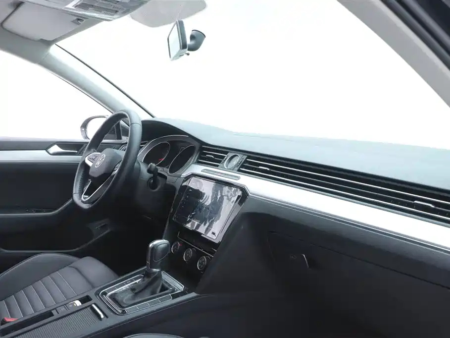 VOLKSWAGEN MAGOTAN 2022