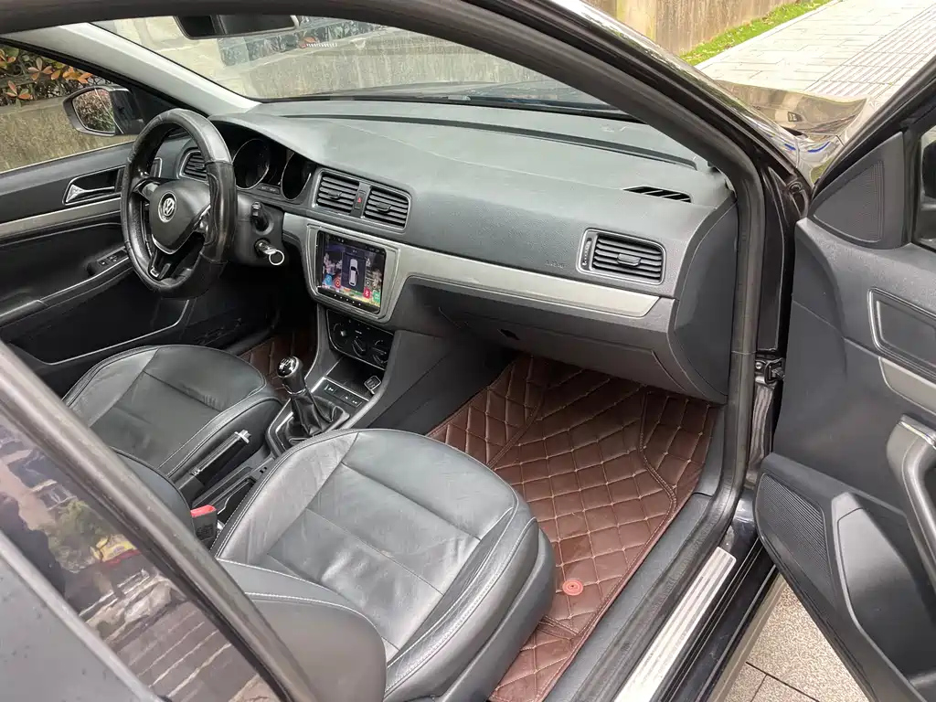 VOLKSWAGEN LAVIDA 2016