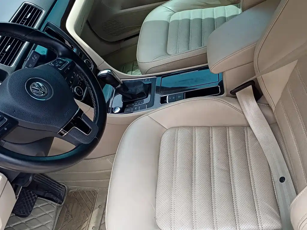 VOLKSWAGEN PASSAT 2015