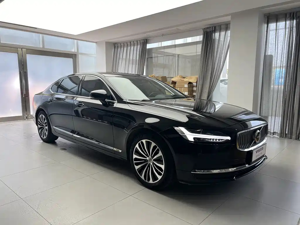 VOLVO S90 2023