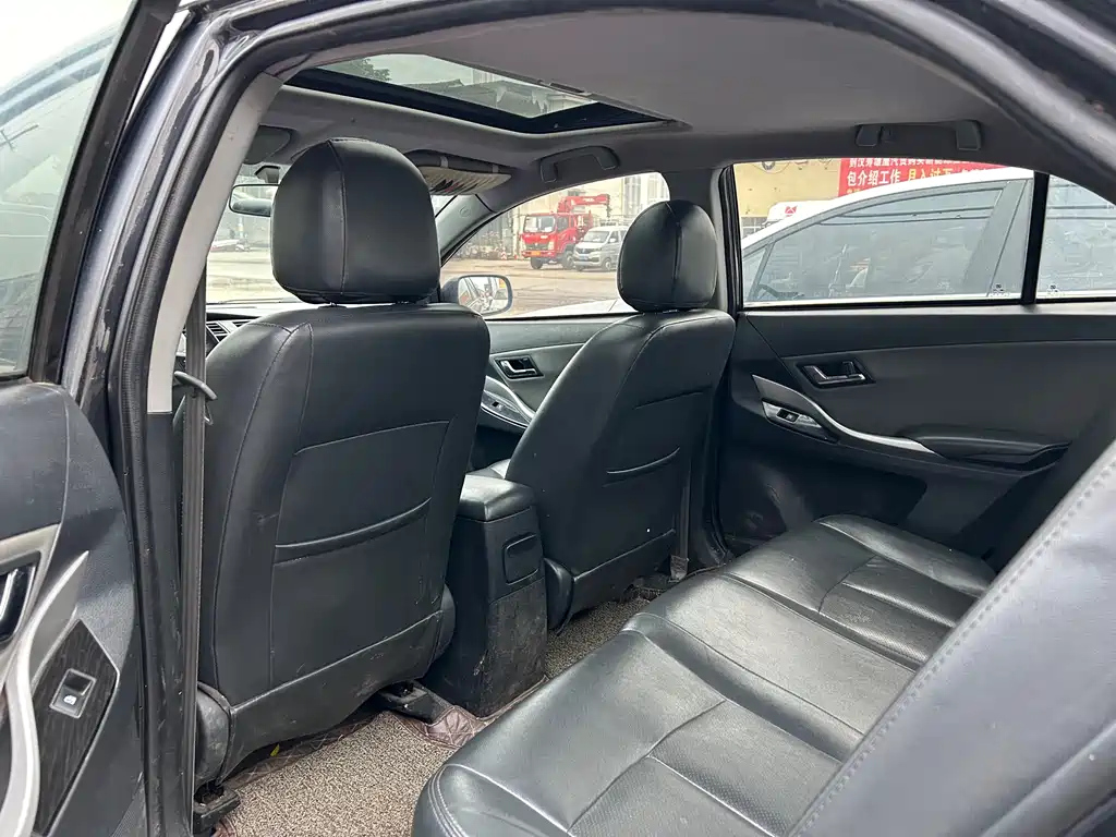 ZOTYE Z300 2015
