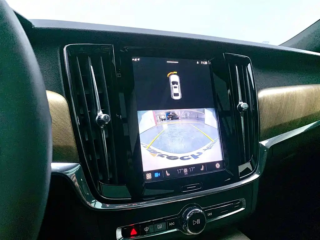 VOLVO S90 2023