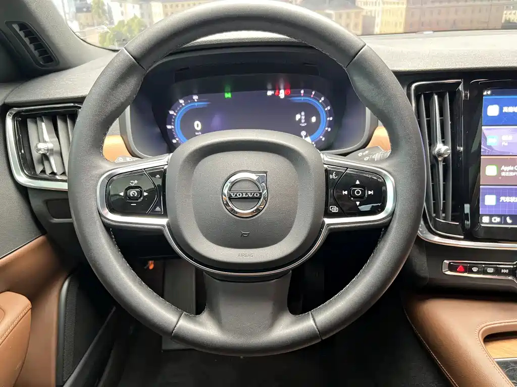 VOLVO S90 2023