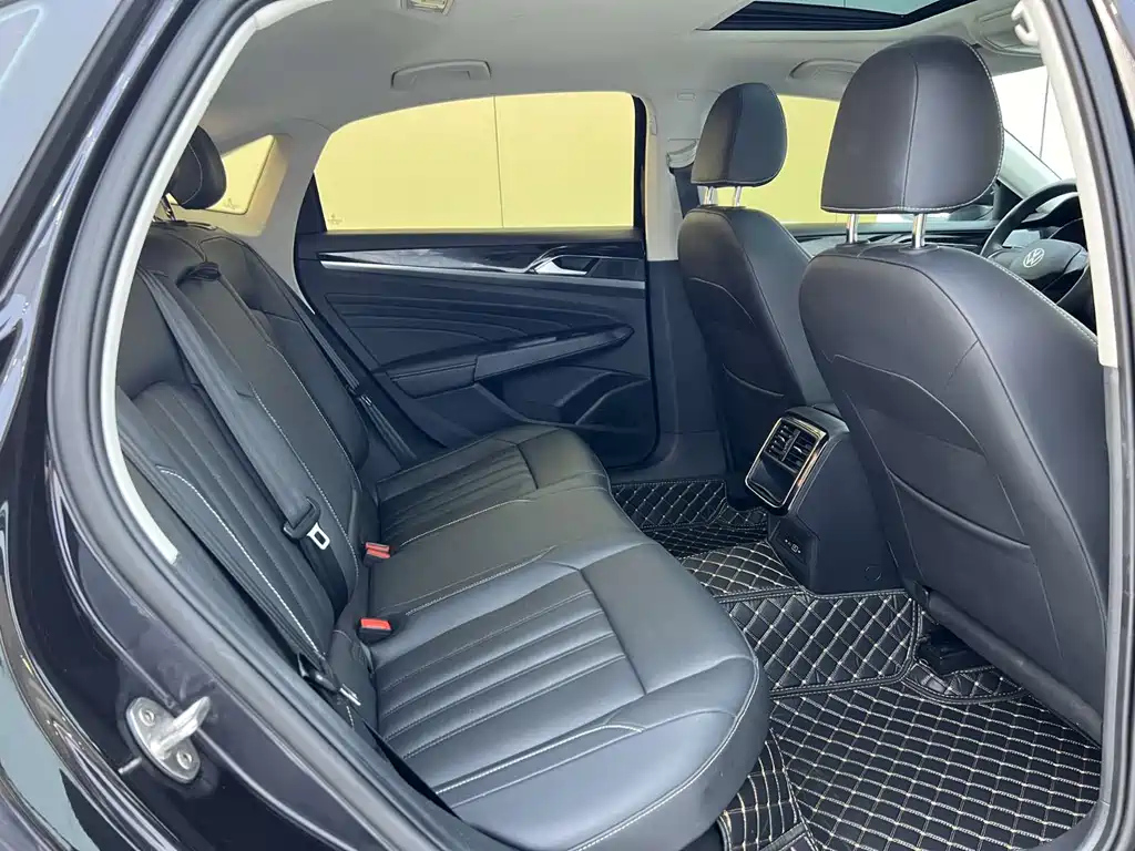 VOLKSWAGEN PASSAT 2022