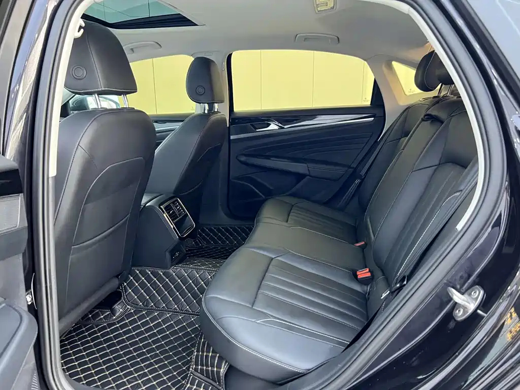 VOLKSWAGEN PASSAT 2022