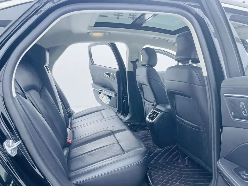FORD TAURUS 2020