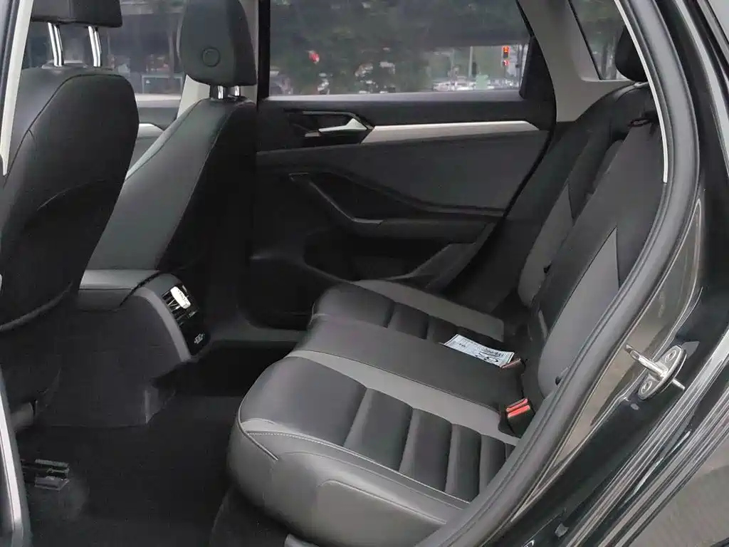 VOLKSWAGEN SAGITAR 2022