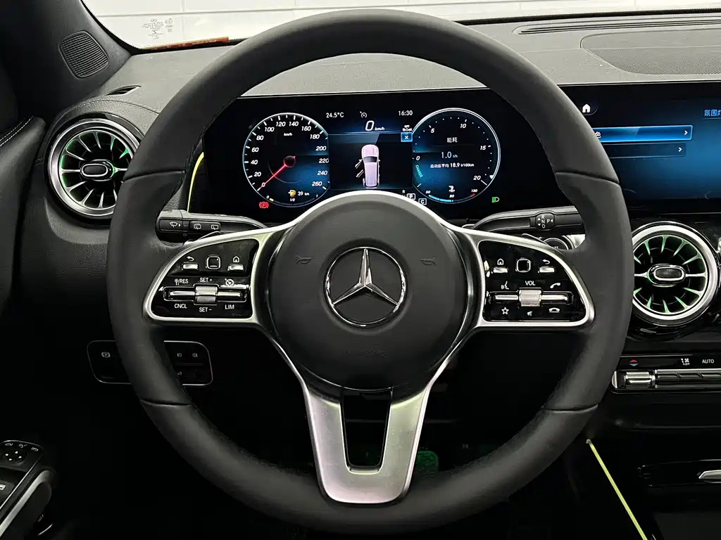 MERCEDES BENZ GLB 2023