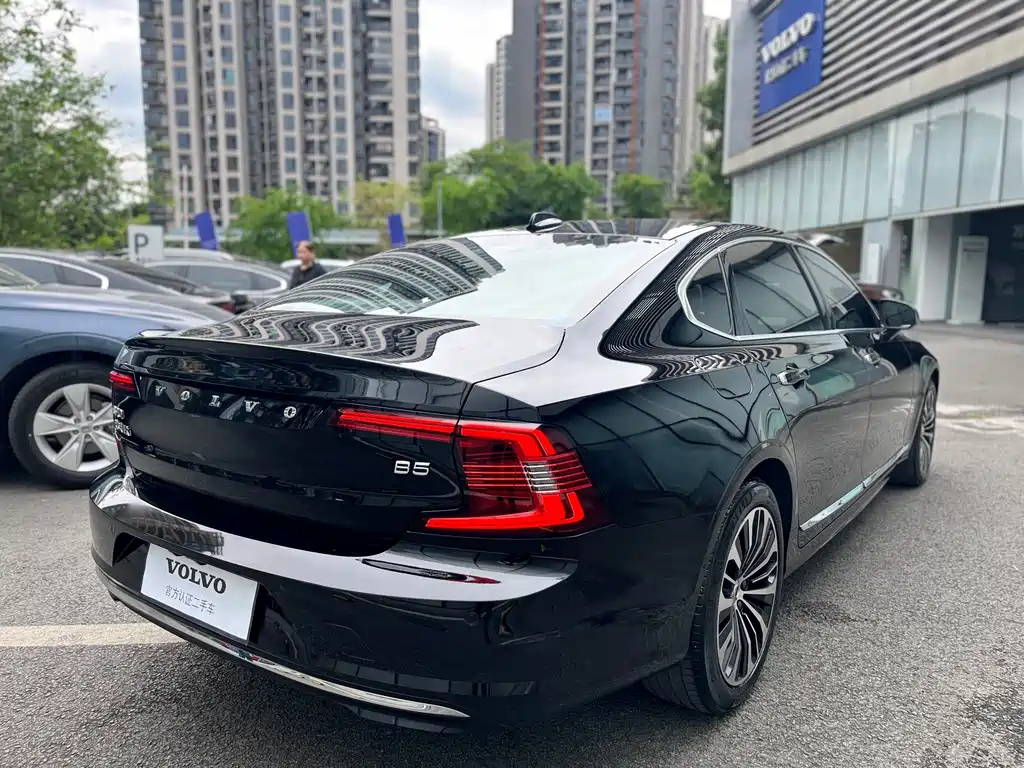 VOLVO S90 2022