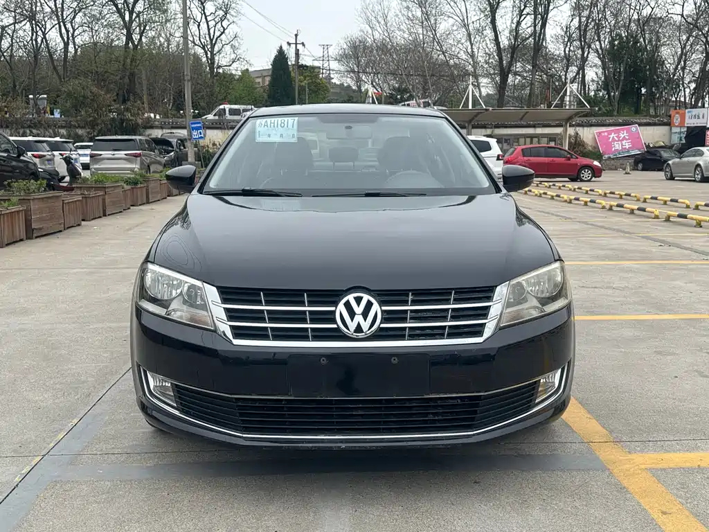 VOLKSWAGEN LAVIDA 2013