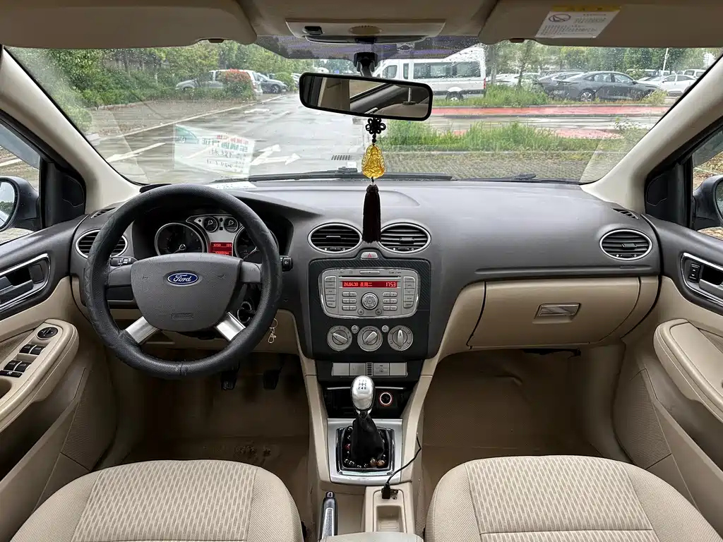 FORD FOCUS 2011