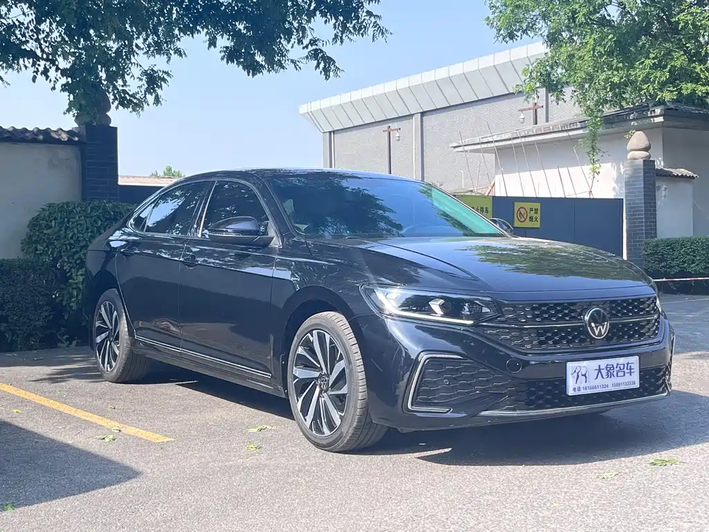 VOLKSWAGEN PASSAT 2023