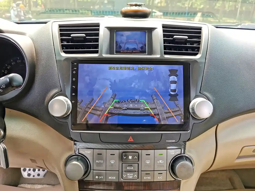 TOYOTA HIGHLANDER 2010