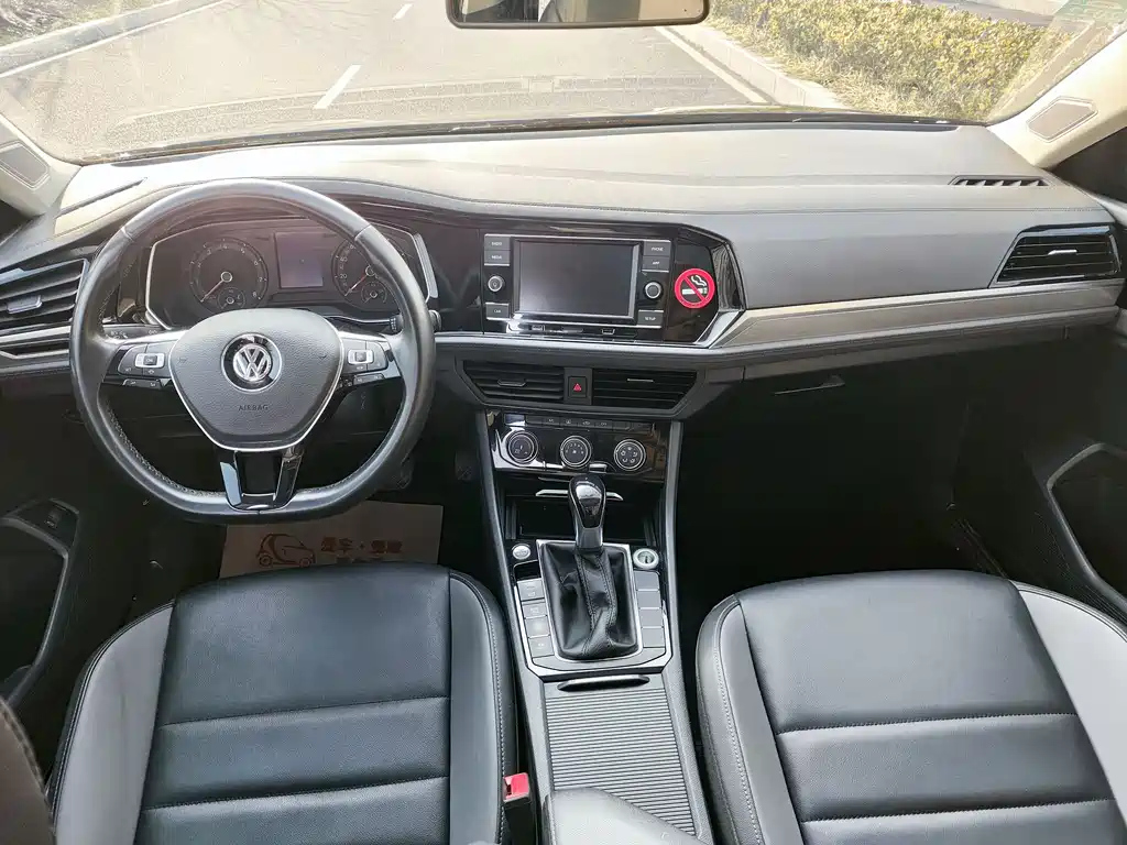 VOLKSWAGEN SAGITAR 2020