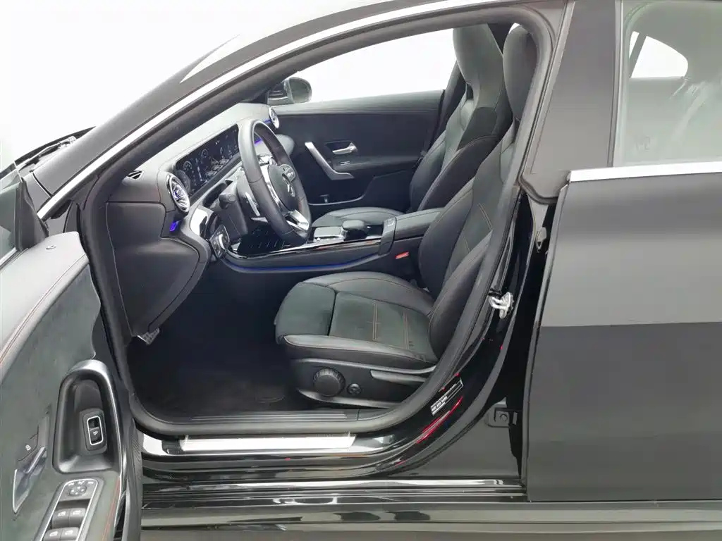 MERCEDES BENZ CLA 2022