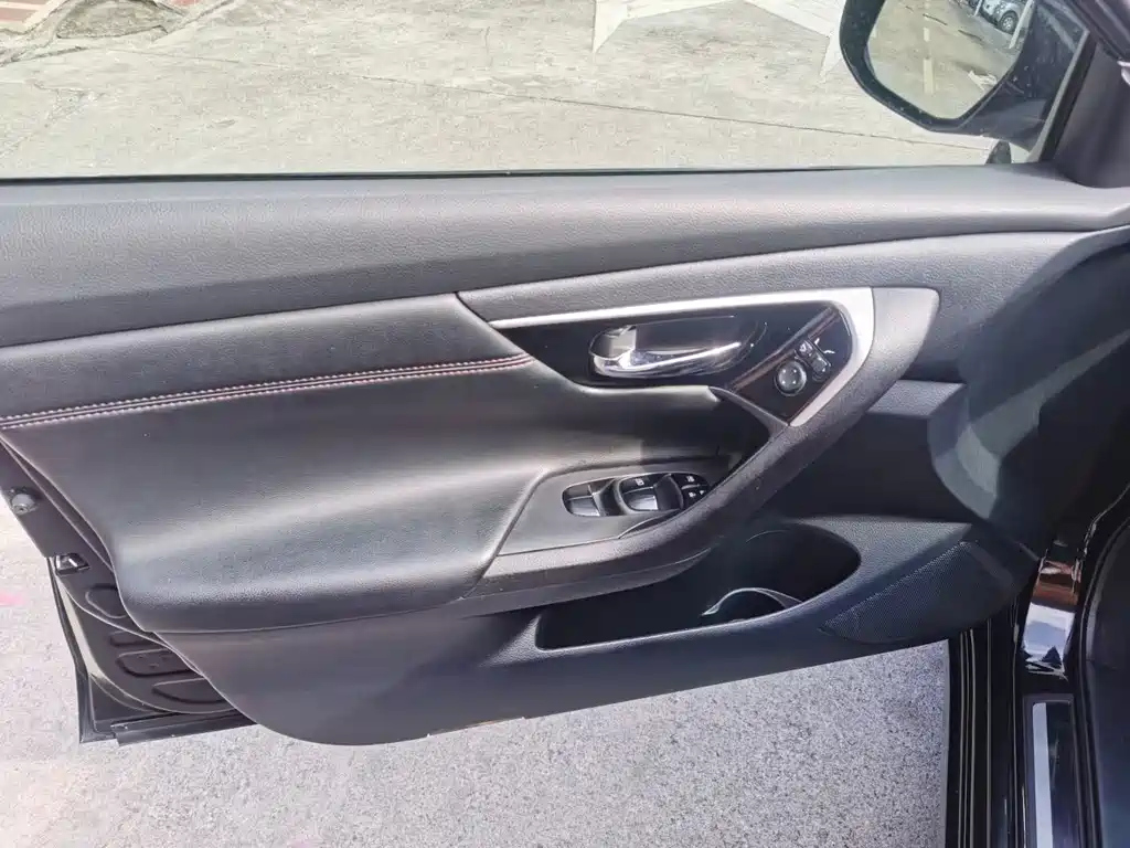 NISSAN TEANA 2017