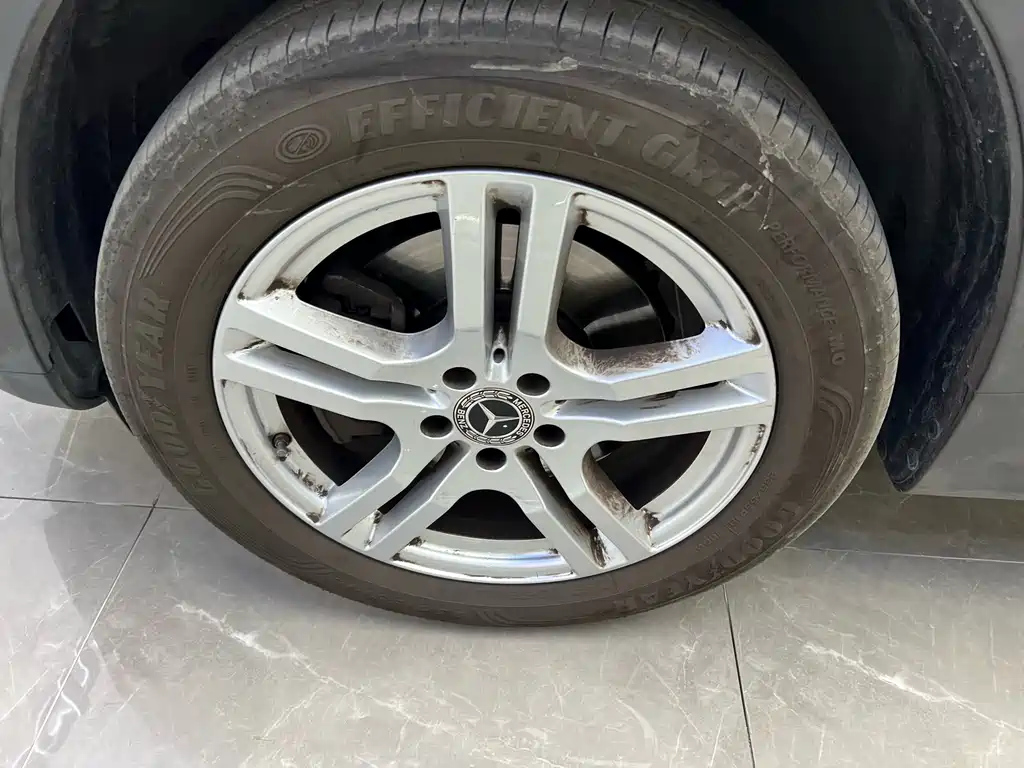 MERCEDES BENZ GLB 2023