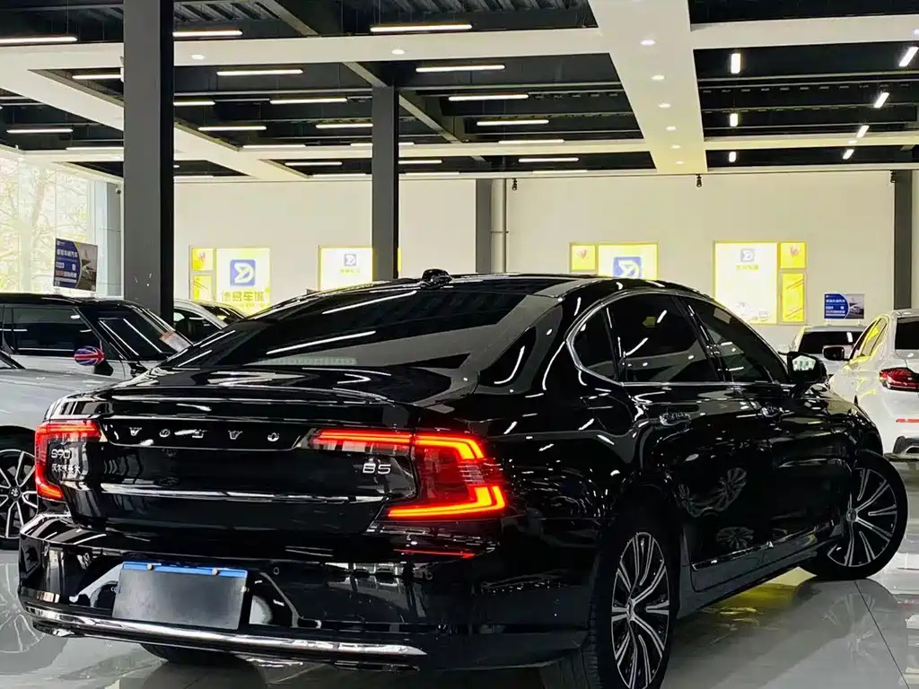 VOLVO S90 2021