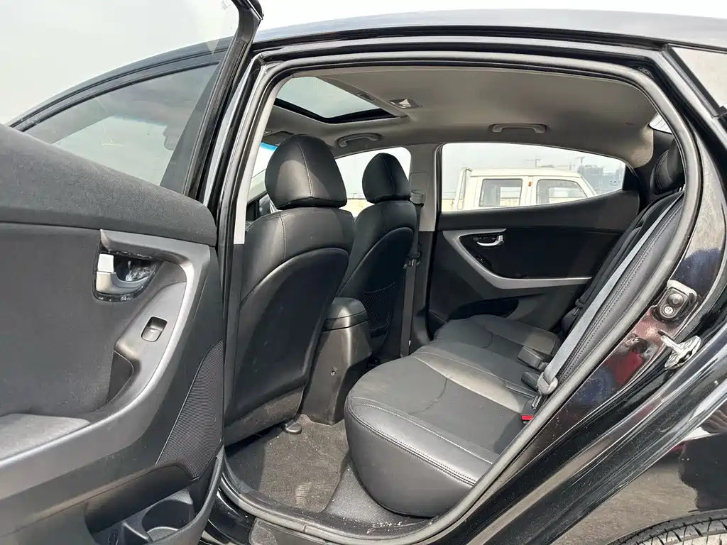 HYUNDAI ELANTRA 2016