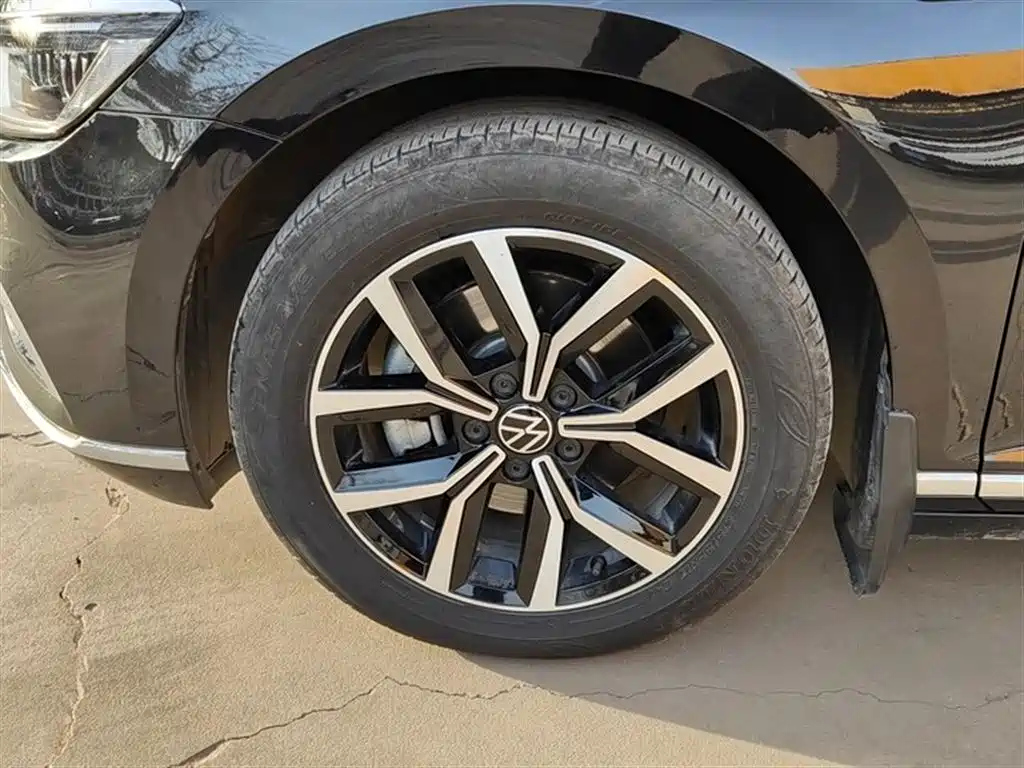 VOLKSWAGEN MAGOTAN 2023