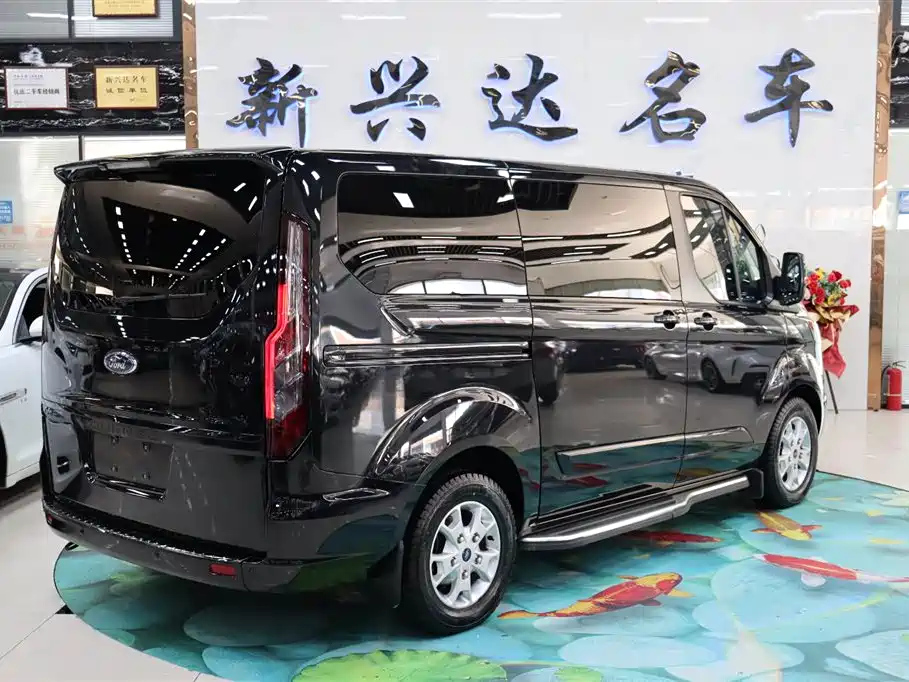FORD TOUREO 2022