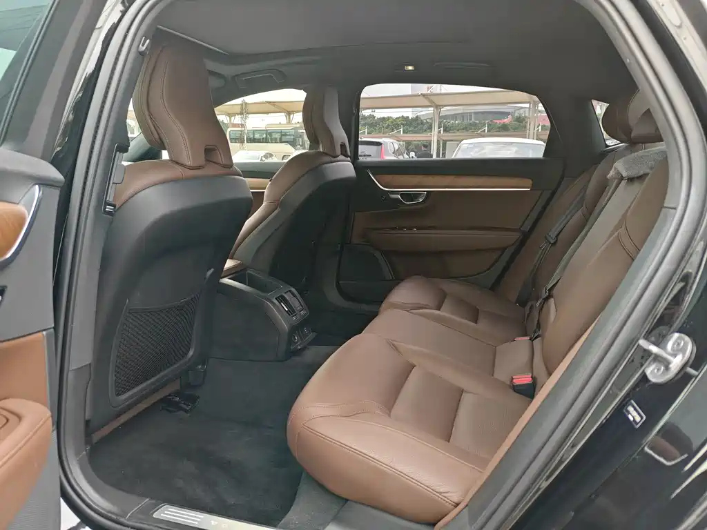 VOLVO S90 2023