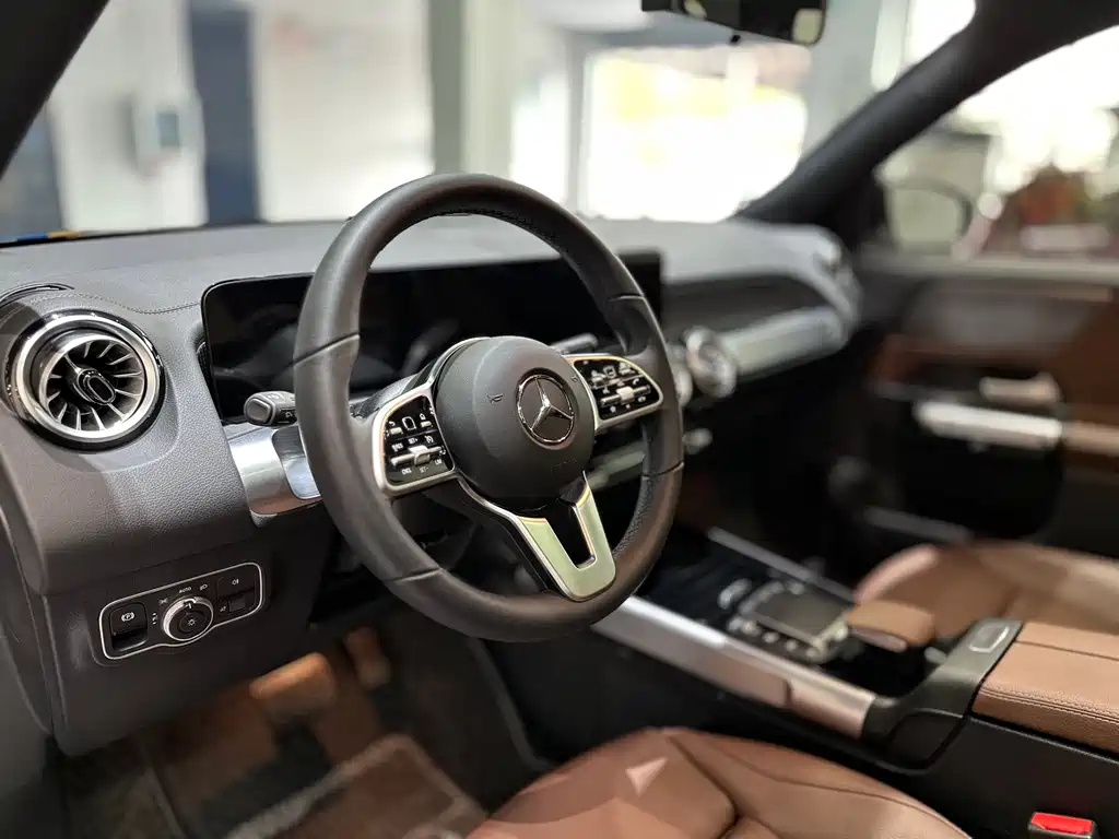 MERCEDES BENZ GLB 2023