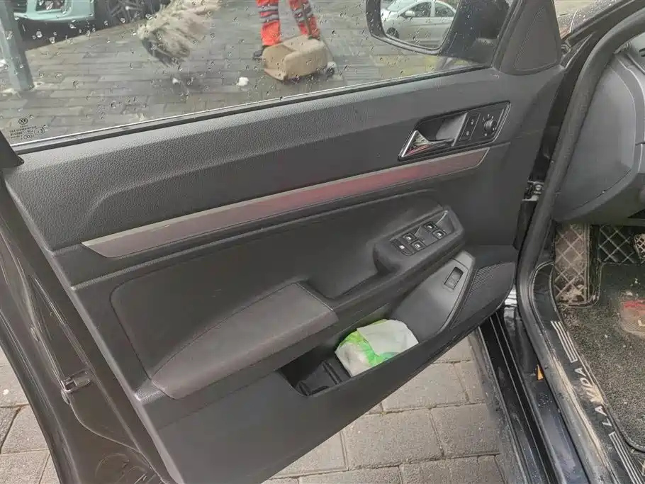 VOLKSWAGEN LAVIDA 2016