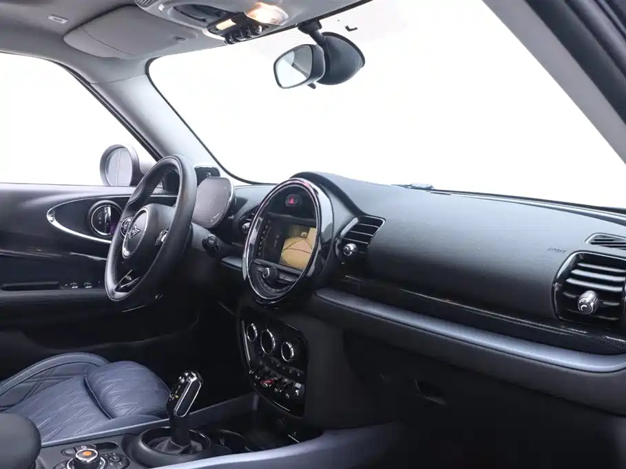 MINI CLUBMAN 2021