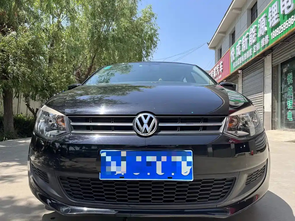 VOLKSWAGEN POLO 2014