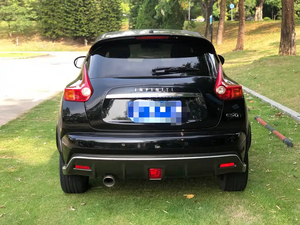INFINITI ESQ 2014